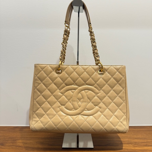 Chanel Grand Shopping tote in Caviar Beige Leather - Picture 1 of 10